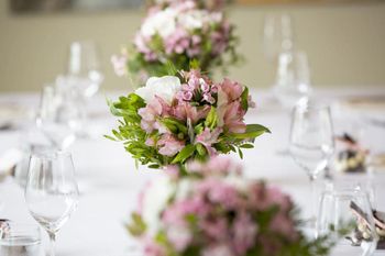 Decoración de flore en mesa